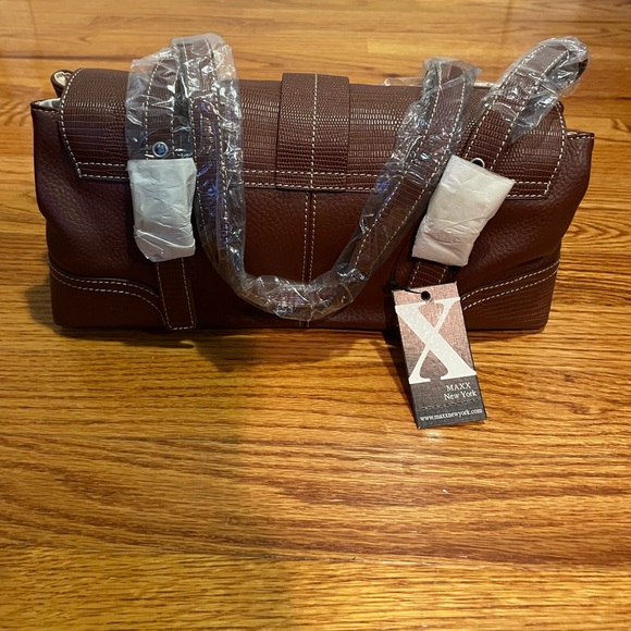 MAXX New York Shoulder Bag - Picture 2 of 5